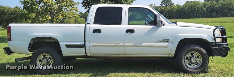 image for item JE9537 2007 Chevrolet Silverado 2500HD Crew Cab pickup truck