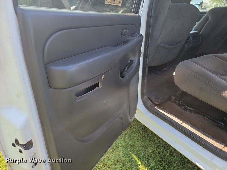 image for item JE9537 2007 Chevrolet Silverado 2500HD Crew Cab pickup truck