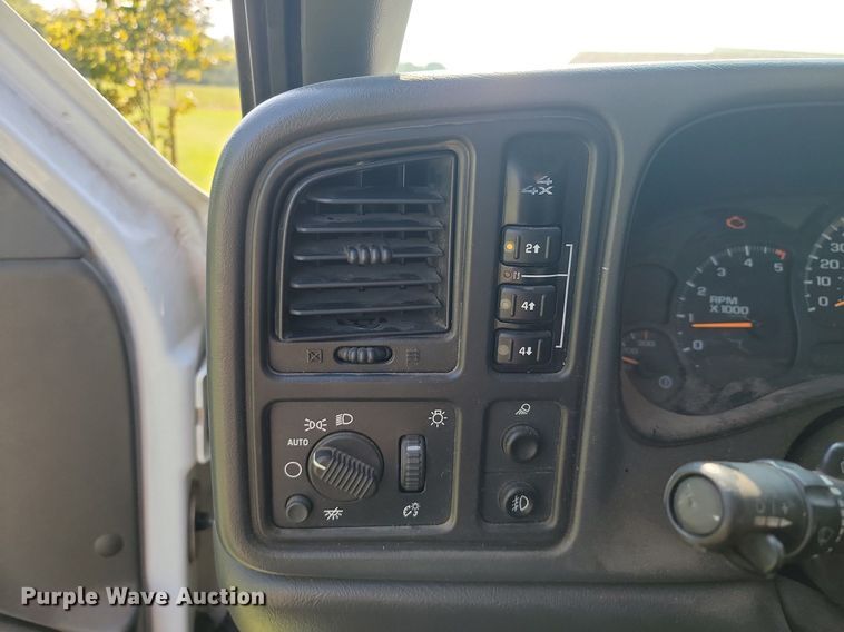 image for item JE9537 2007 Chevrolet Silverado 2500HD Crew Cab pickup truck