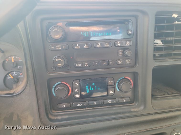 image for item JE9537 2007 Chevrolet Silverado 2500HD Crew Cab pickup truck