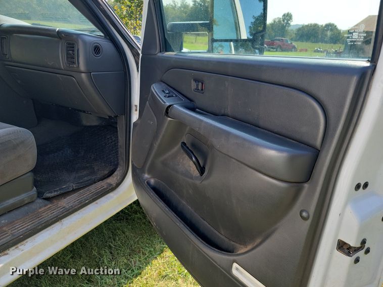 image for item JE9537 2007 Chevrolet Silverado 2500HD Crew Cab pickup truck