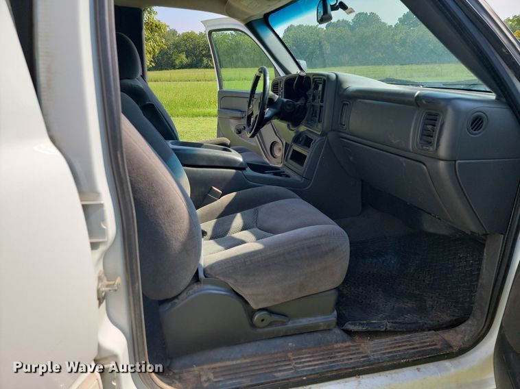 image for item JE9537 2007 Chevrolet Silverado 2500HD Crew Cab pickup truck