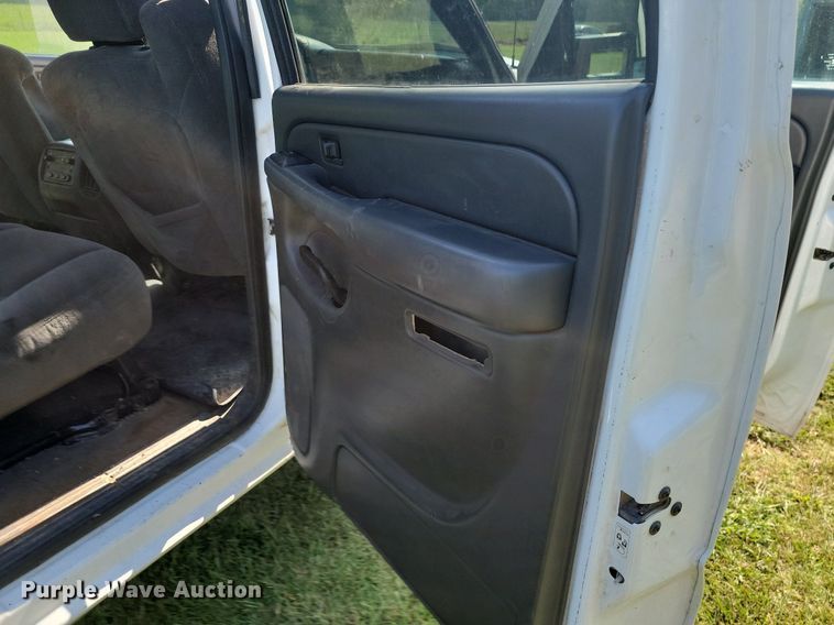 image for item JE9537 2007 Chevrolet Silverado 2500HD Crew Cab pickup truck