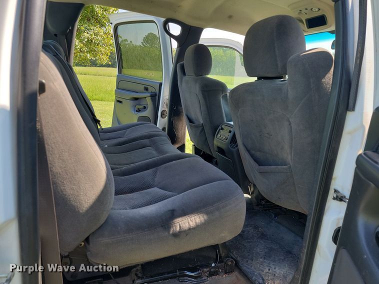 image for item JE9537 2007 Chevrolet Silverado 2500HD Crew Cab pickup truck