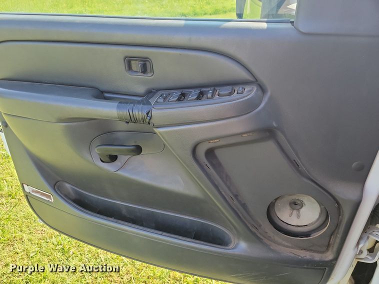 image for item JE9537 2007 Chevrolet Silverado 2500HD Crew Cab pickup truck