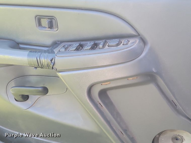 image for item JE9537 2007 Chevrolet Silverado 2500HD Crew Cab pickup truck