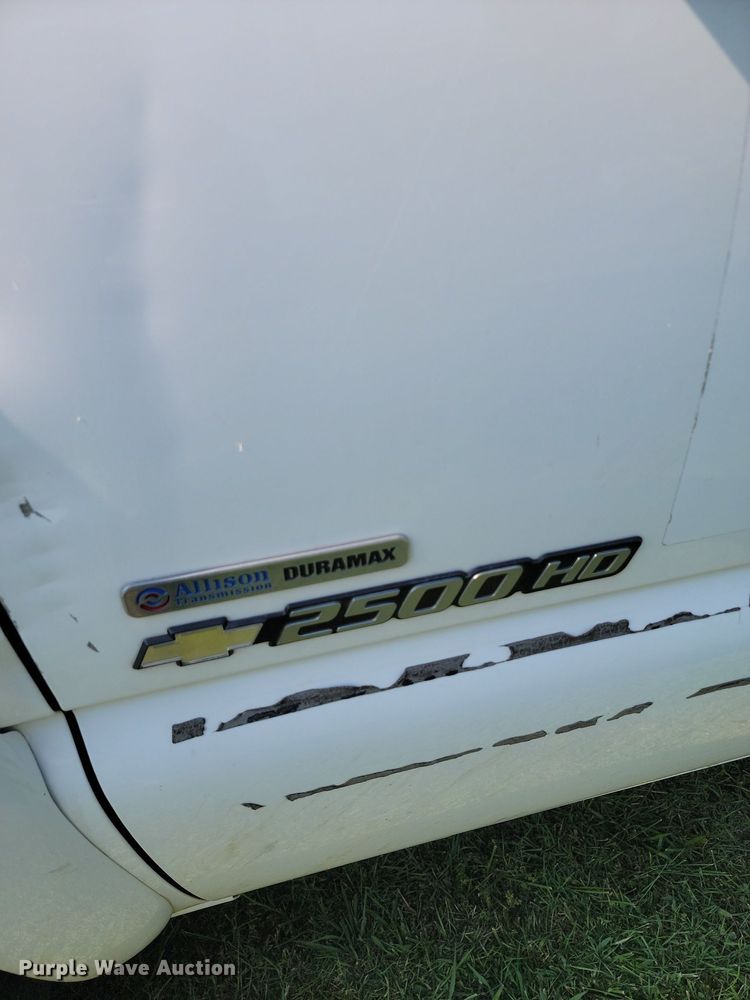 image for item JE9537 2007 Chevrolet Silverado 2500HD Crew Cab pickup truck