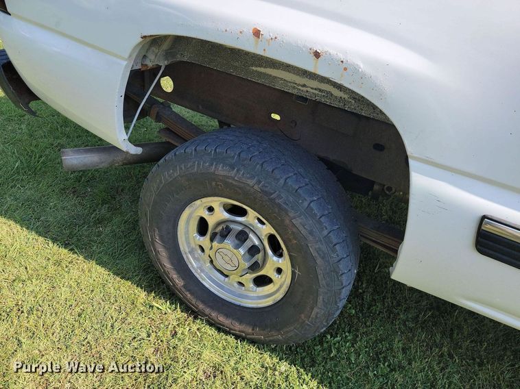 image for item JE9537 2007 Chevrolet Silverado 2500HD Crew Cab pickup truck