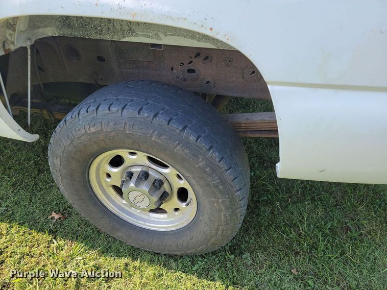 image for item JE9537 2007 Chevrolet Silverado 2500HD Crew Cab pickup truck