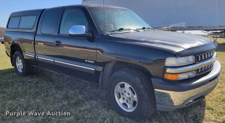 image for item JL9346 2002 Chevrolet Silverado 1500  Ext. Cab pickup truck