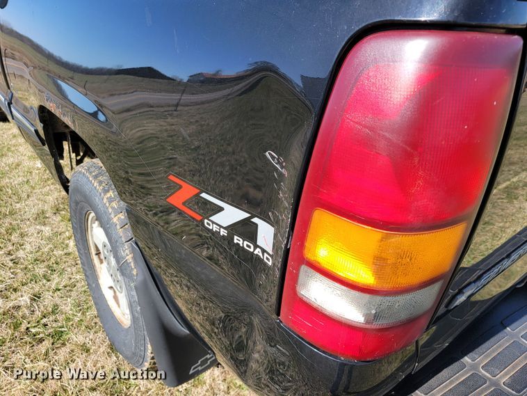 image for item JL9346 2002 Chevrolet Silverado 1500  Ext. Cab pickup truck