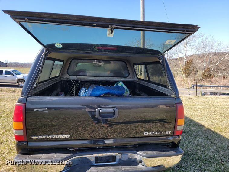 image for item JL9346 2002 Chevrolet Silverado 1500  Ext. Cab pickup truck