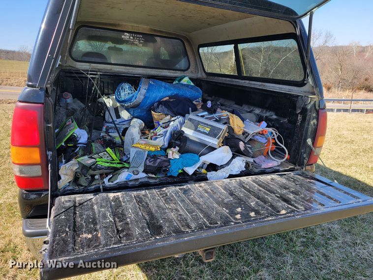 image for item JL9346 2002 Chevrolet Silverado 1500  Ext. Cab pickup truck