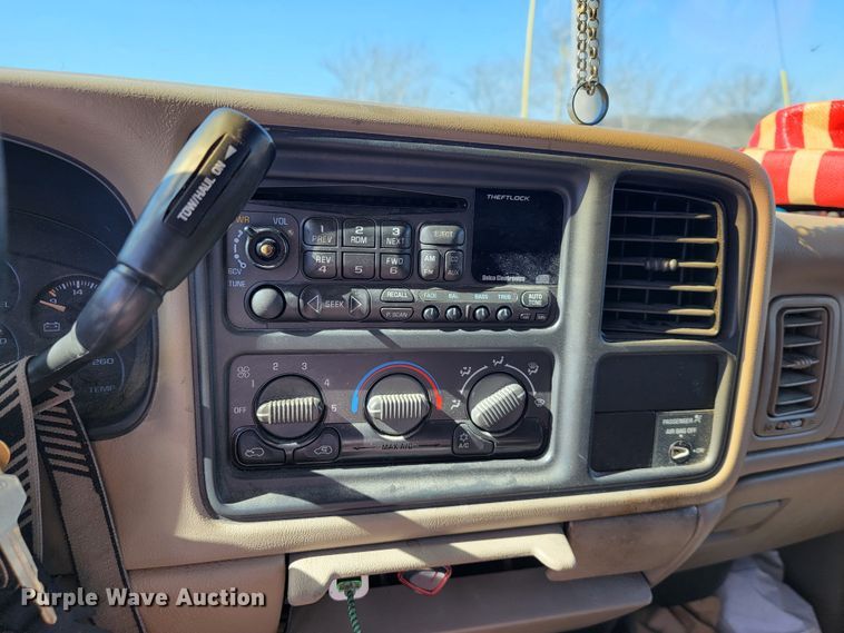 image for item JL9346 2002 Chevrolet Silverado 1500  Ext. Cab pickup truck