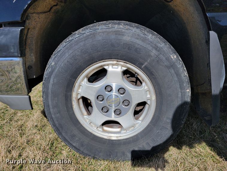 image for item JL9346 2002 Chevrolet Silverado 1500  Ext. Cab pickup truck