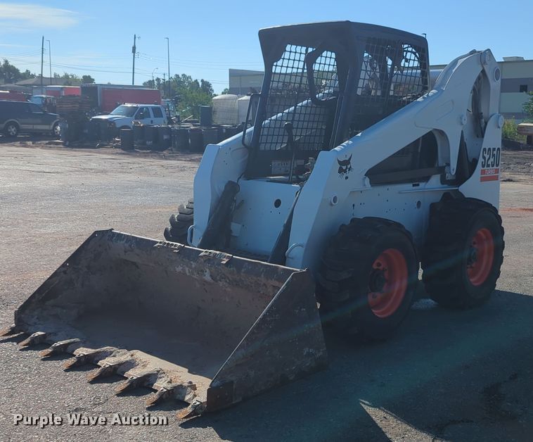 image for item KB9380 2005 Bobcat S250  skid steer loader