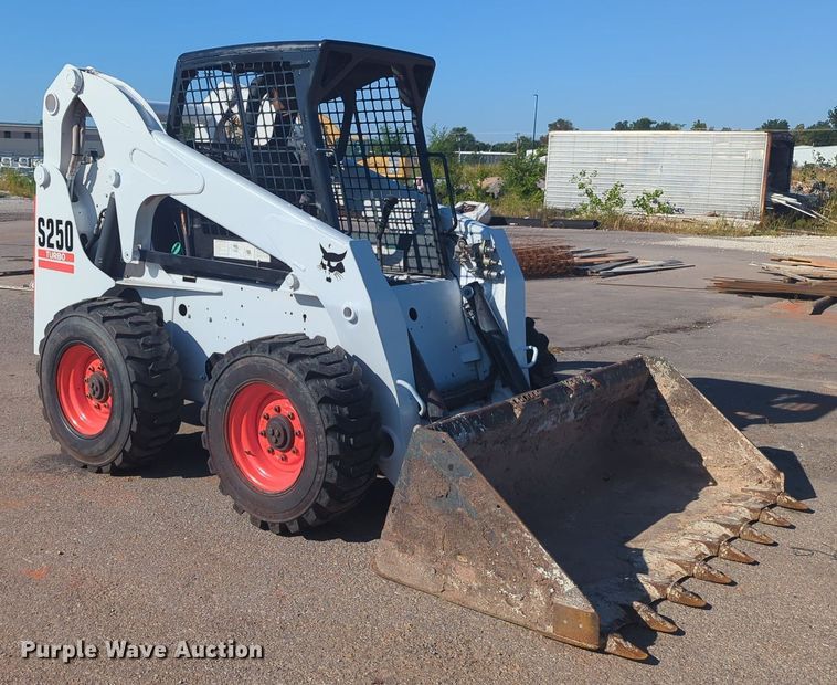 image for item KB9380 2005 Bobcat S250  skid steer loader