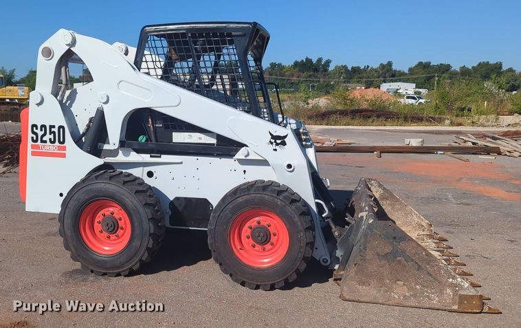 image for item KB9380 2005 Bobcat S250  skid steer loader