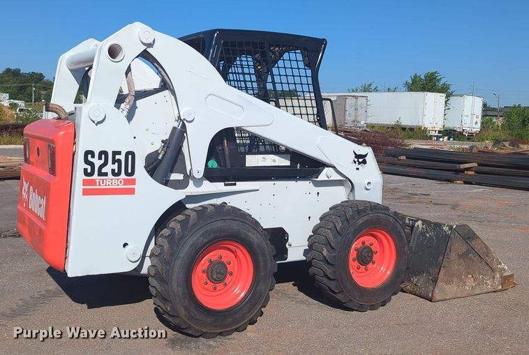 image for item KB9380 2005 Bobcat S250  skid steer loader