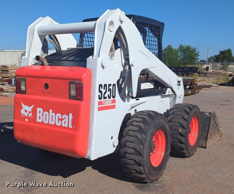 image for item KB9380 2005 Bobcat S250  skid steer loader