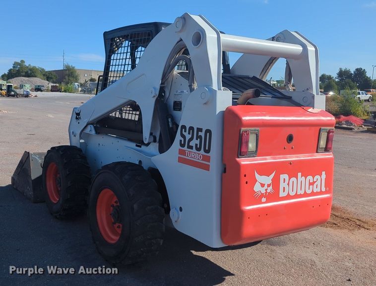 image for item KB9380 2005 Bobcat S250  skid steer loader