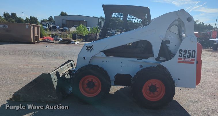 image for item KB9380 2005 Bobcat S250  skid steer loader