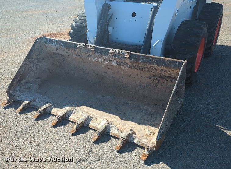 image for item KB9380 2005 Bobcat S250  skid steer loader
