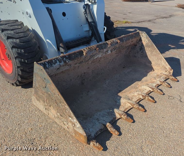 image for item KB9380 2005 Bobcat S250  skid steer loader