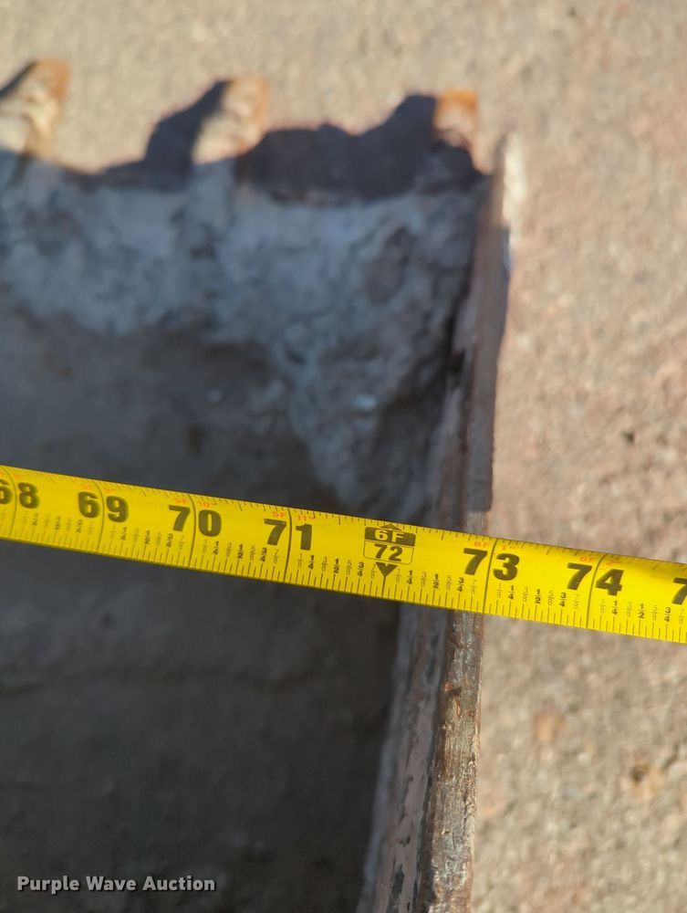 image for item KB9380 2005 Bobcat S250  skid steer loader