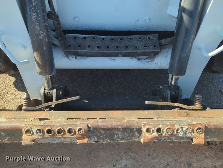 image for item KB9380 2005 Bobcat S250  skid steer loader