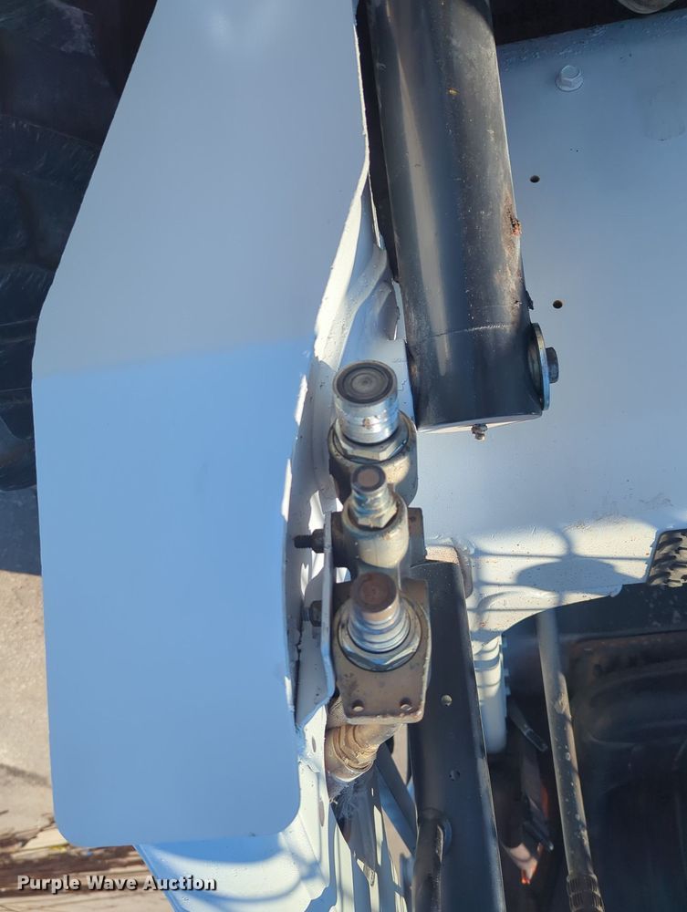 image for item KB9380 2005 Bobcat S250  skid steer loader