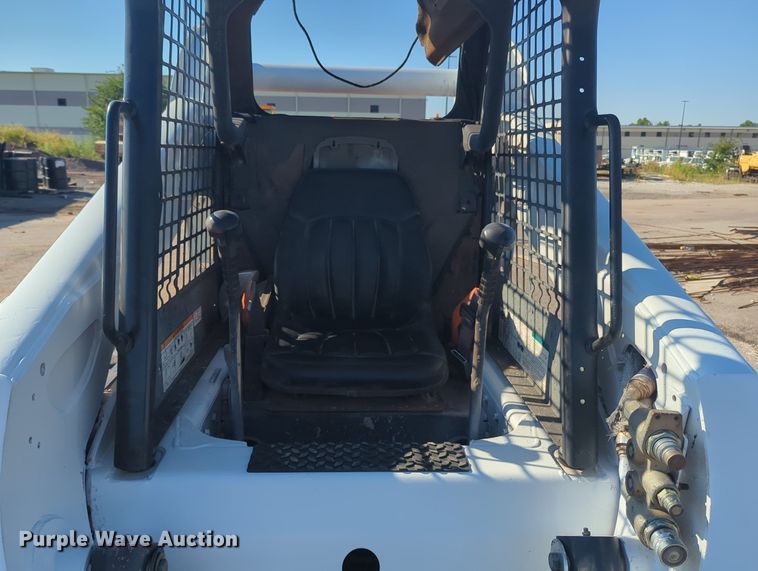 image for item KB9380 2005 Bobcat S250  skid steer loader