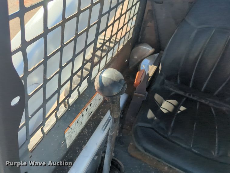 image for item KB9380 2005 Bobcat S250  skid steer loader