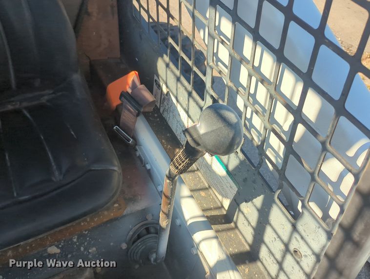 image for item KB9380 2005 Bobcat S250  skid steer loader