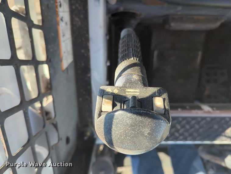 image for item KB9380 2005 Bobcat S250  skid steer loader