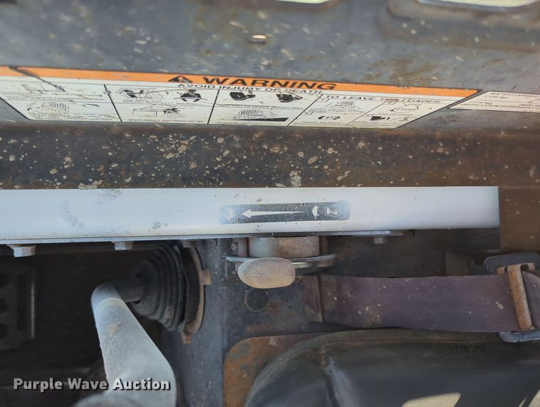 image for item KB9380 2005 Bobcat S250  skid steer loader