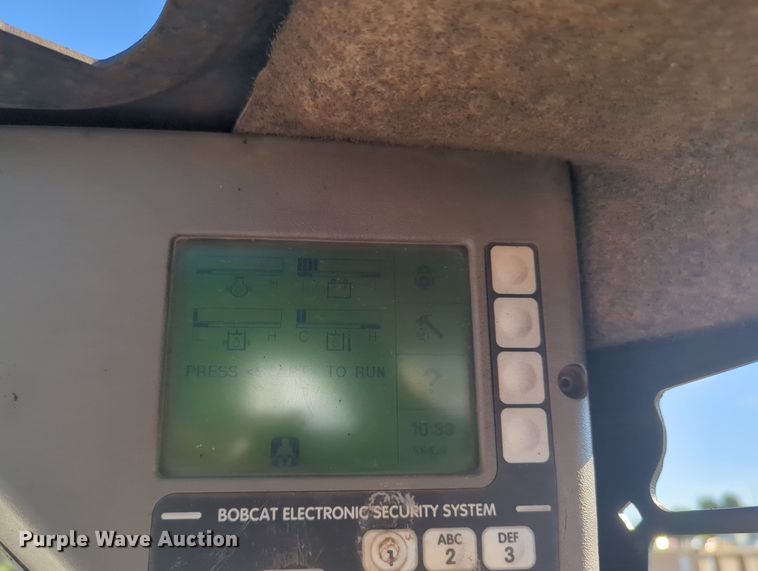 image for item KB9380 2005 Bobcat S250  skid steer loader