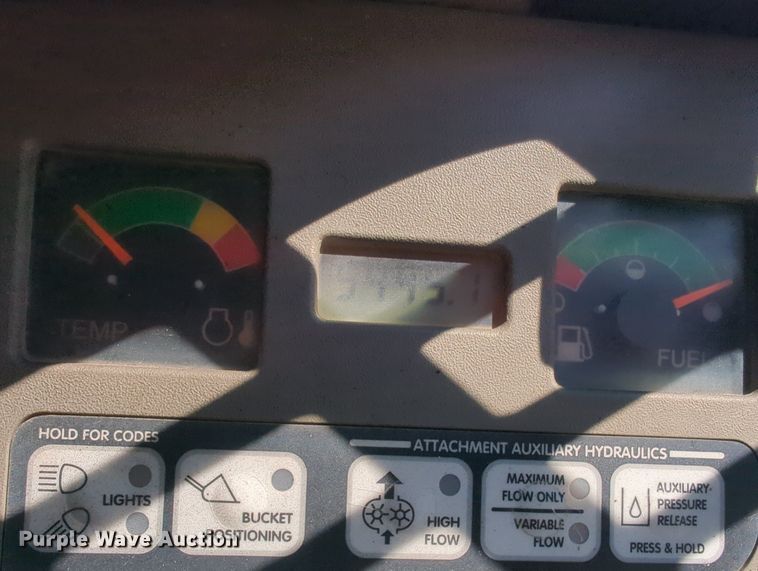 image for item KB9380 2005 Bobcat S250  skid steer loader