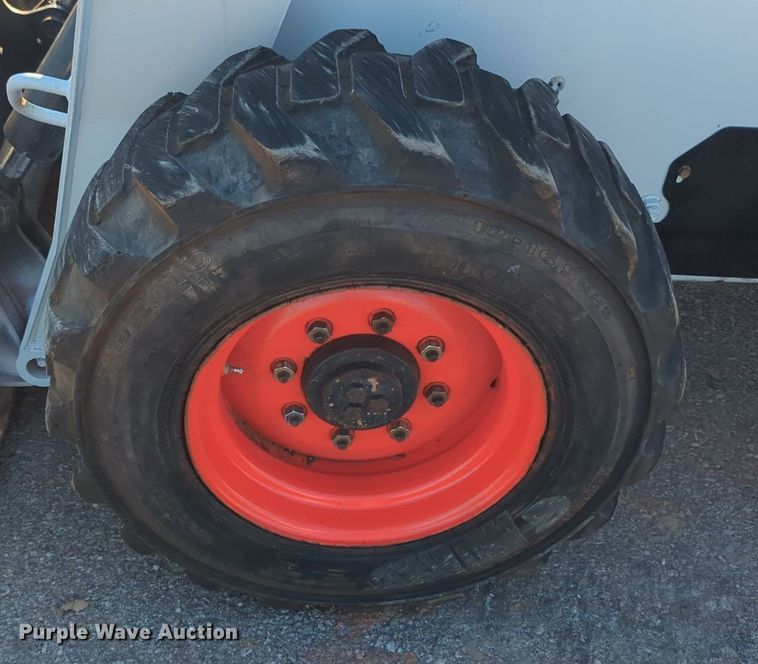 image for item KB9380 2005 Bobcat S250  skid steer loader