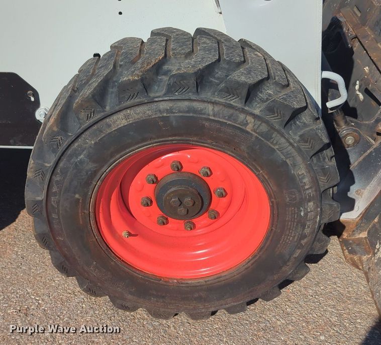 image for item KB9380 2005 Bobcat S250  skid steer loader