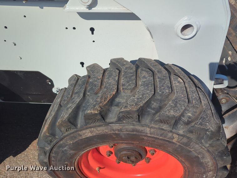 image for item KB9380 2005 Bobcat S250  skid steer loader