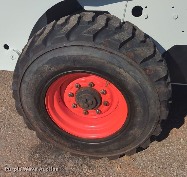 image for item KB9380 2005 Bobcat S250  skid steer loader