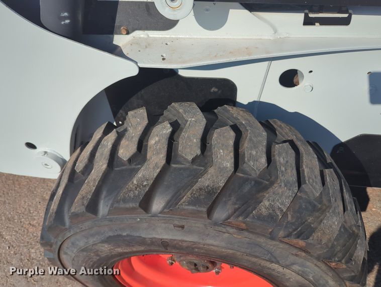 image for item KB9380 2005 Bobcat S250  skid steer loader