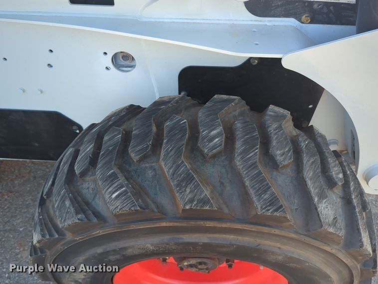 image for item KB9380 2005 Bobcat S250  skid steer loader