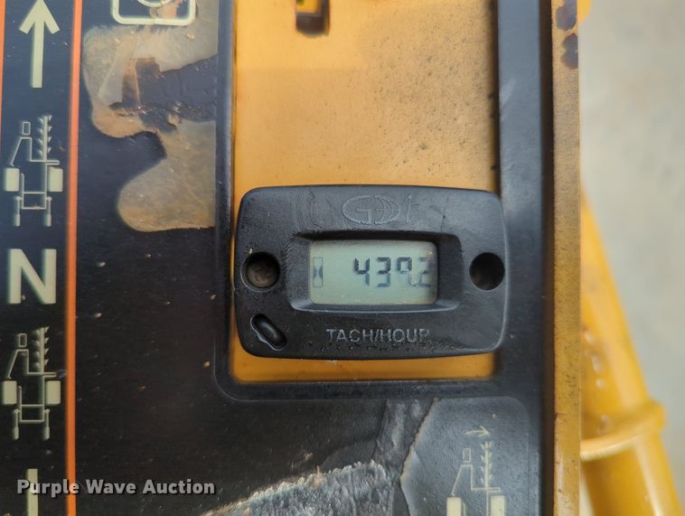 image for item KB9384 2016 Vermeer RTX130  trencher