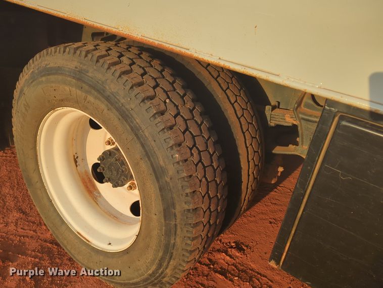 image for item KB9391 2012 International 4300  vacuum truck