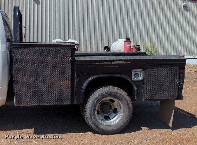 image for item KB9403 2018 Dodge Ram 3500HD  Crew Cab flatbed pickup truck