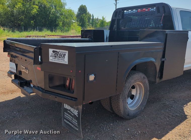 image for item KB9403 2018 Dodge Ram 3500HD  Crew Cab flatbed pickup truck