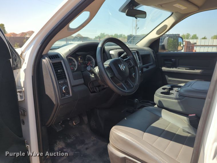 image for item KB9403 2018 Dodge Ram 3500HD  Crew Cab flatbed pickup truck