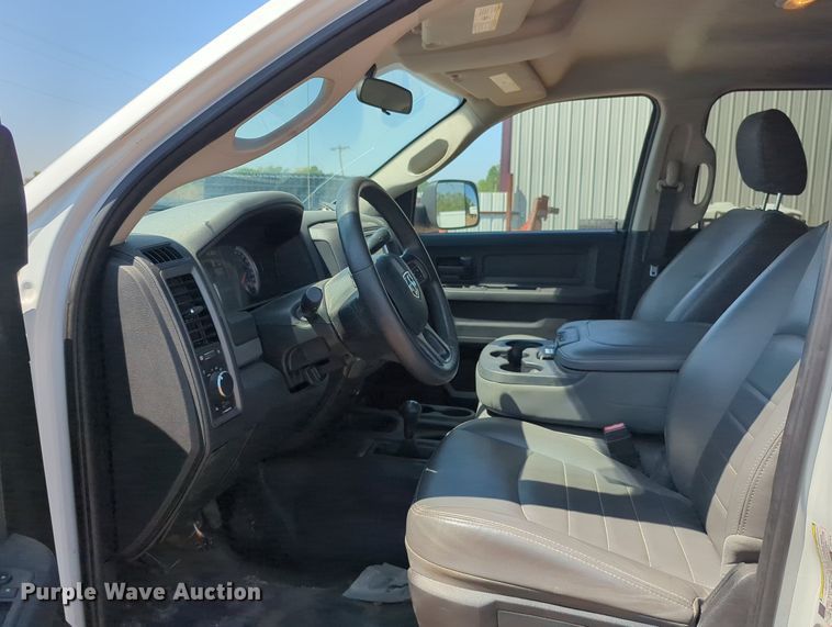 image for item KB9403 2018 Dodge Ram 3500HD  Crew Cab flatbed pickup truck